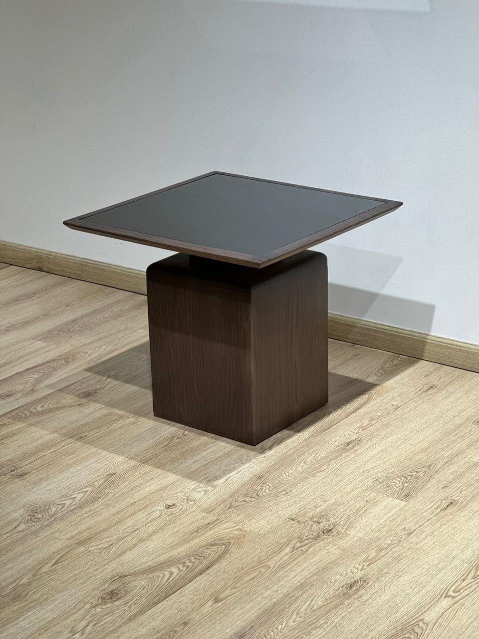 07 Side table